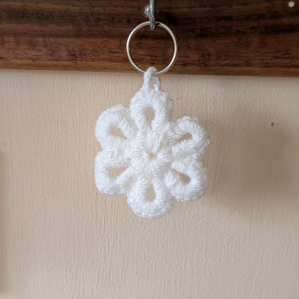 Crochet flower keyring - bagcharm - white