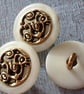  20.3mm 32L Gold and Polyester Pearl buttons - Image 5
