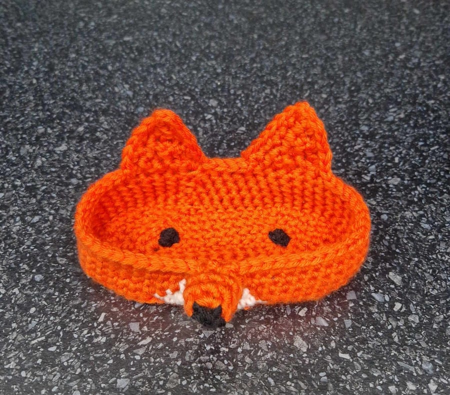 Crochet fox eyeglasses or trinket holder