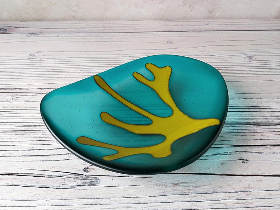 Fused glass bowl with seaweed motif
