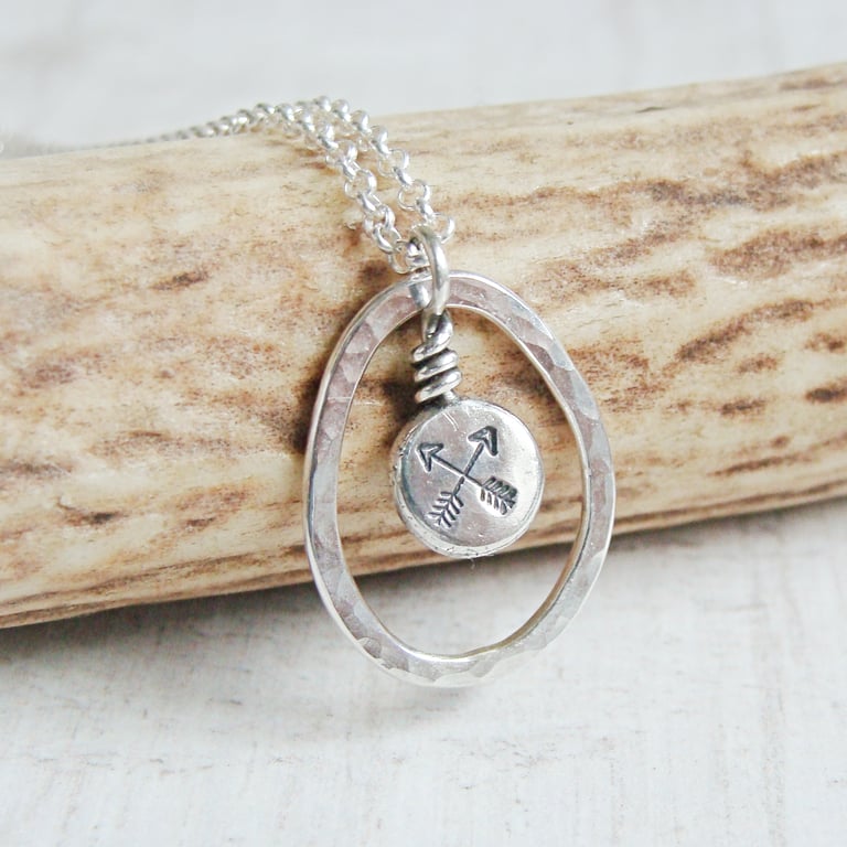 Sterling Silver Crossed Arrow Pattern Pebble Pendant Necklace