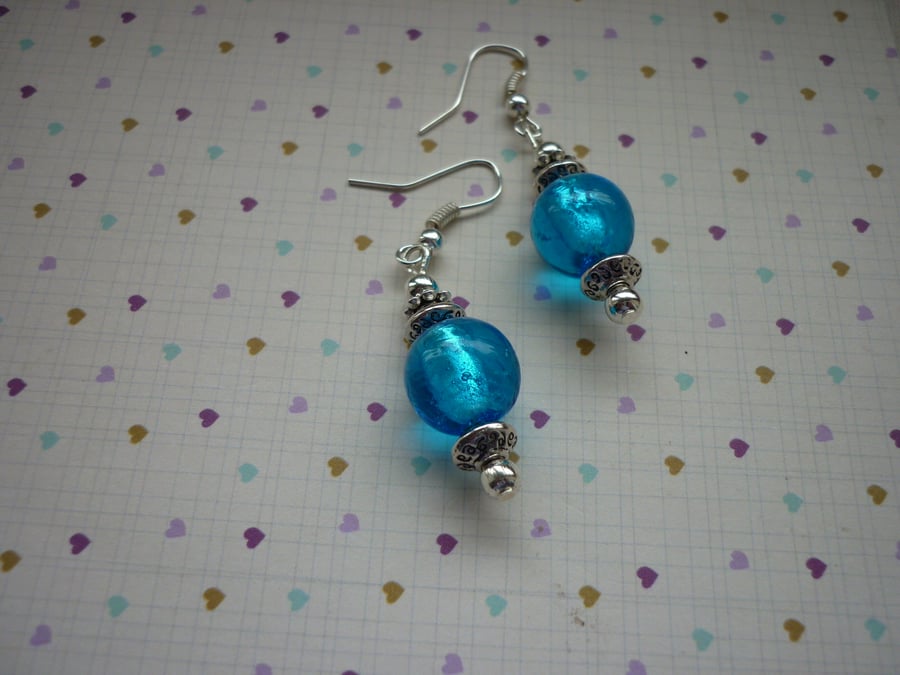 BLUE AND SILVER GLASS BEADS EARRINGS.