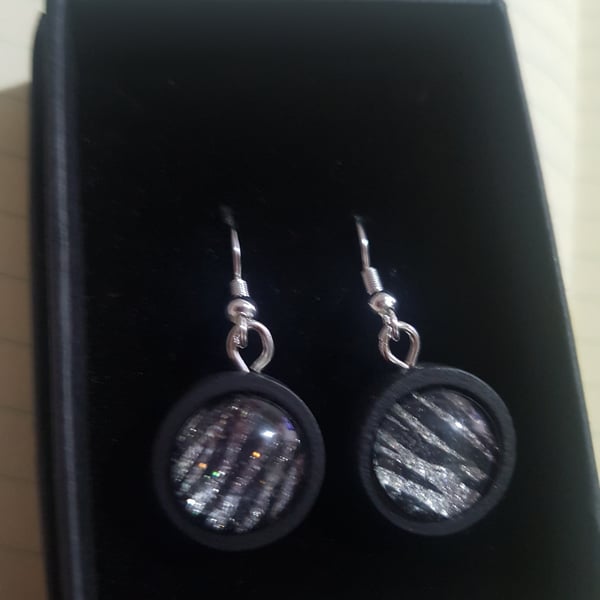 Black tigerstriped shimmering earings