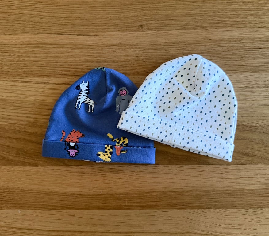 Newborn Baby Hats, Beanie hats. 2 PK. Ideal for the newborn baby 0-3mths - BE09