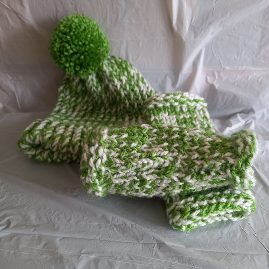 Soft & Warm Woolly Bobble Hat with fingerless mittens - (moss & cream) - adult