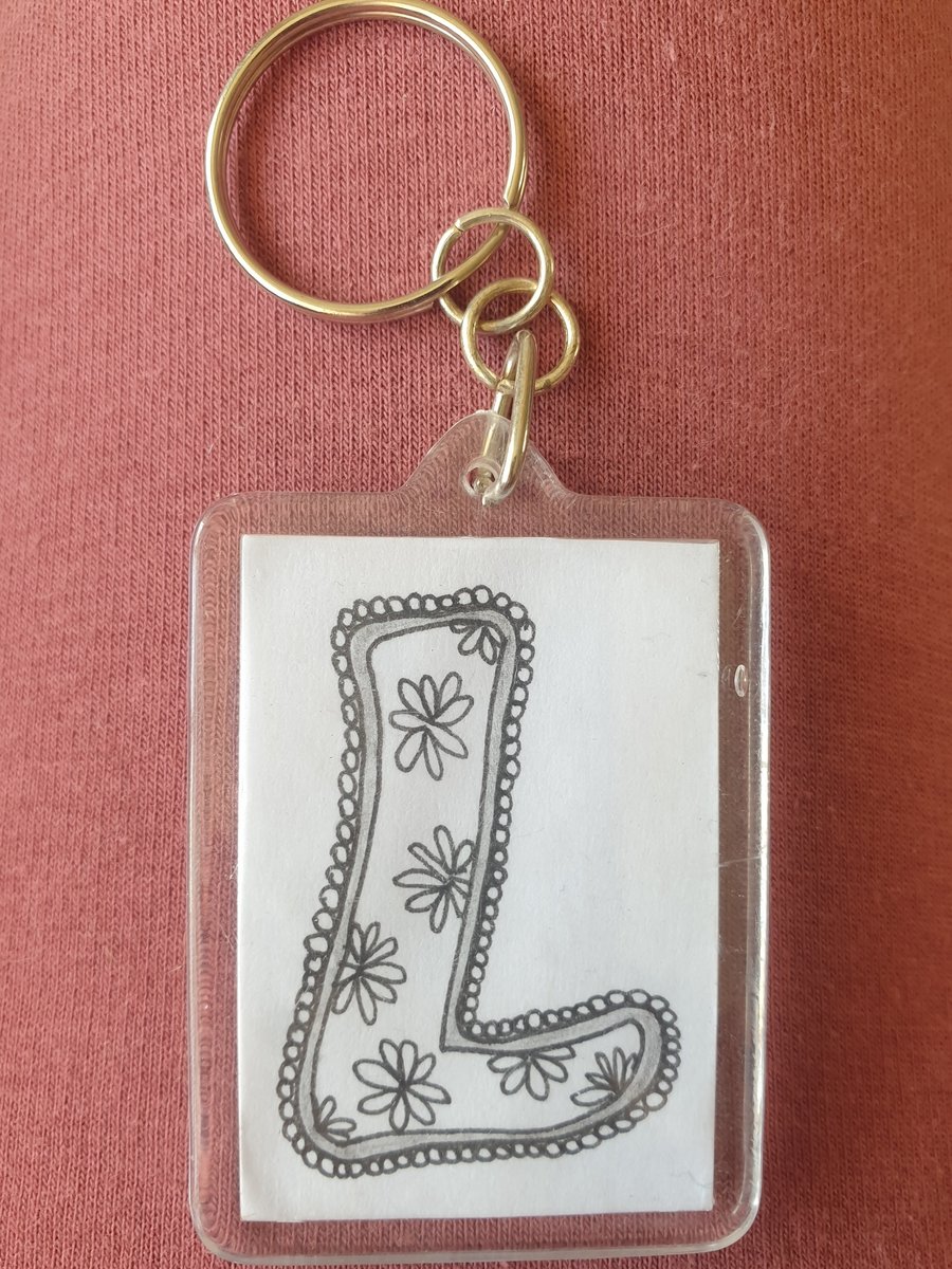 Hand drawn initial "L" keyring.