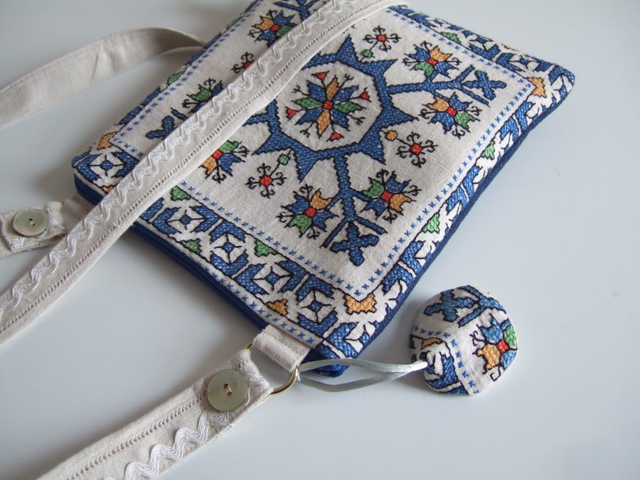 Vintage geometric embroidery across your body or shoulder bag.