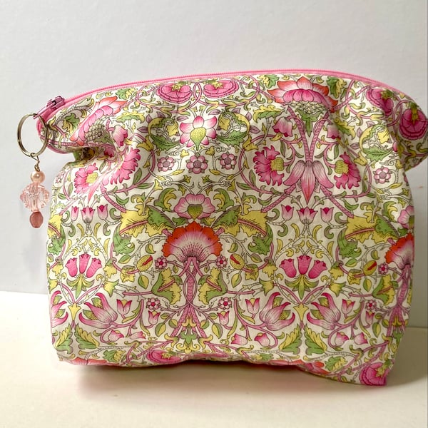 Liberty print cotton lawn cosmetic bag with zip fastening.