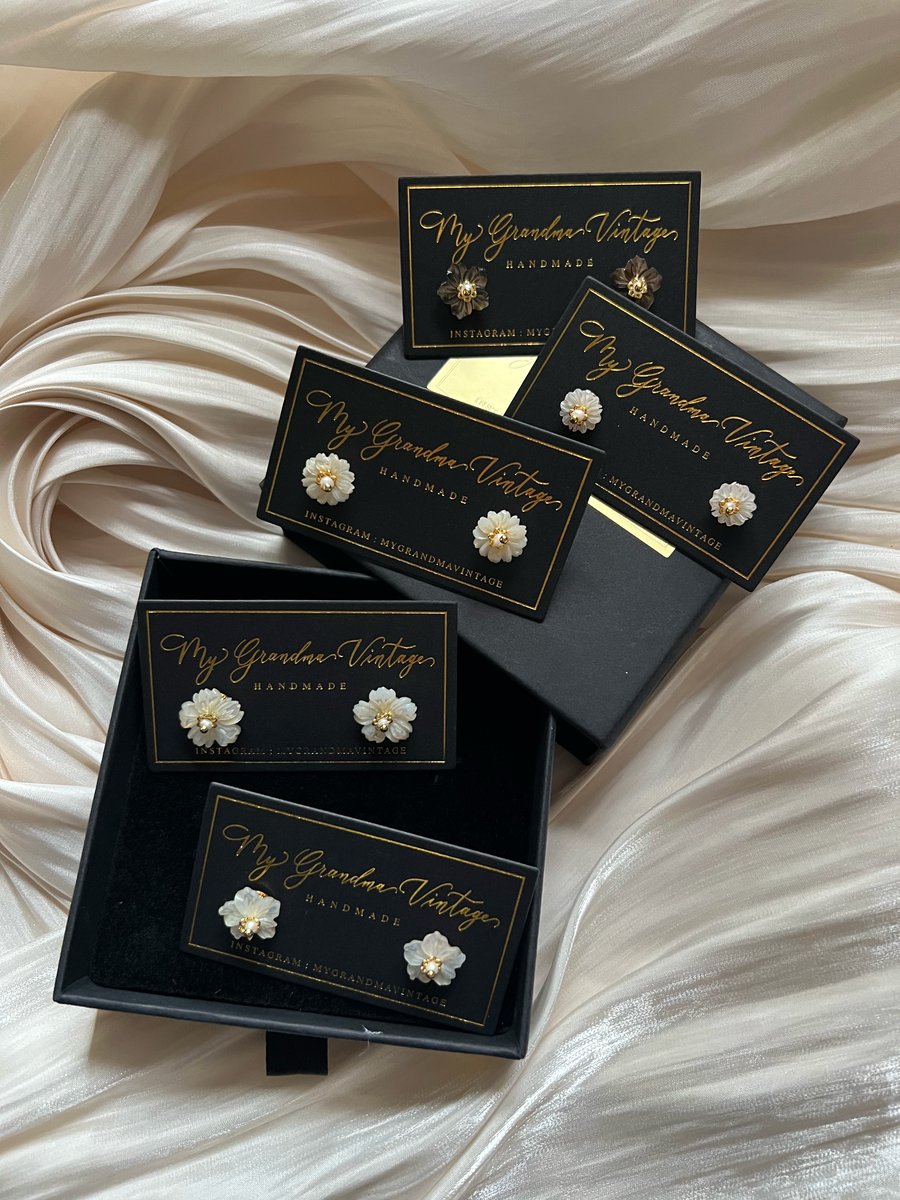 Shell flower earring 