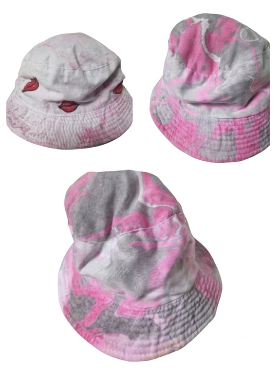 Reversible bucket hat pink red
