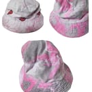 Reversible bucket hat pink red