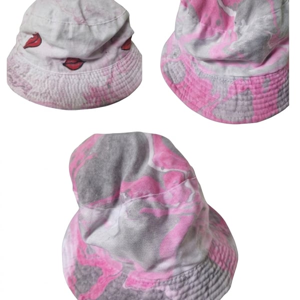 Reversible bucket hat pink red