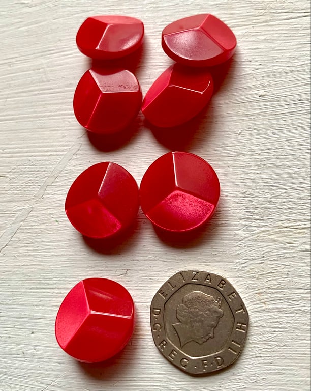 set of 7 red vintage buttons 2cm