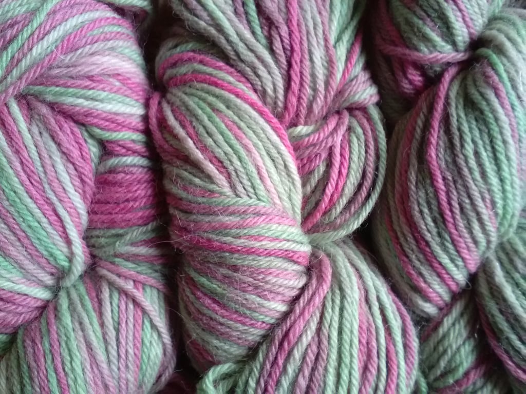 SPECIAL! 200g Hand-dyed  WOOL ALPACA DK Mint Bubblegum