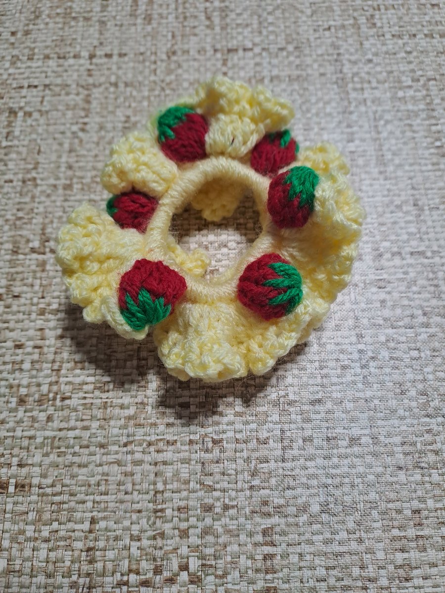 strawberry crochet scrunchie - yellow