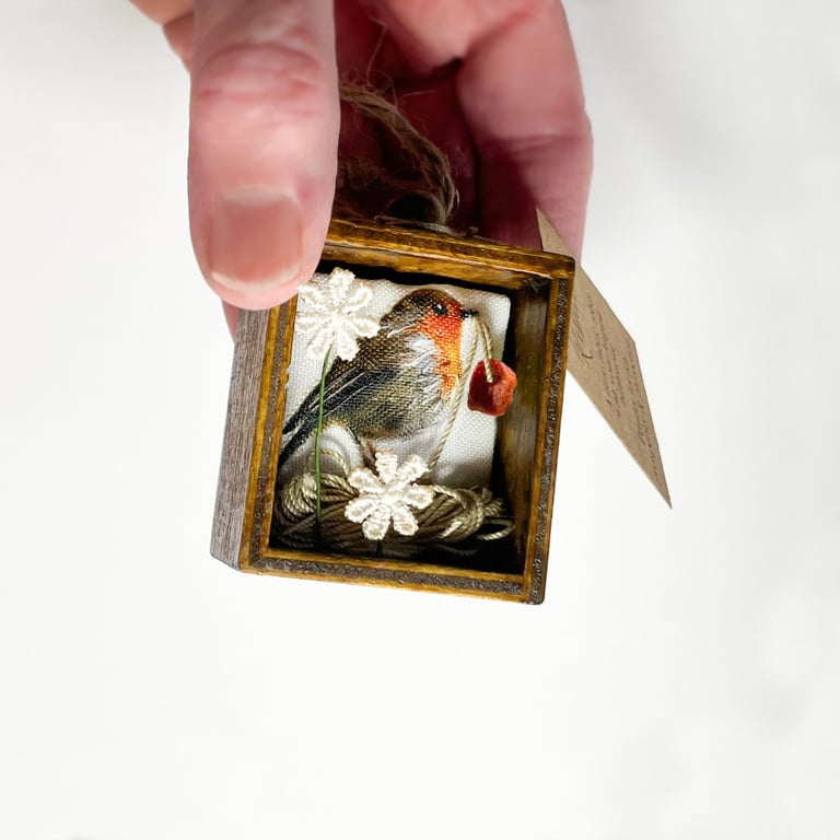 Birthstone Personalised Keepsake Gift in Wooden Box. Robin Textile Art