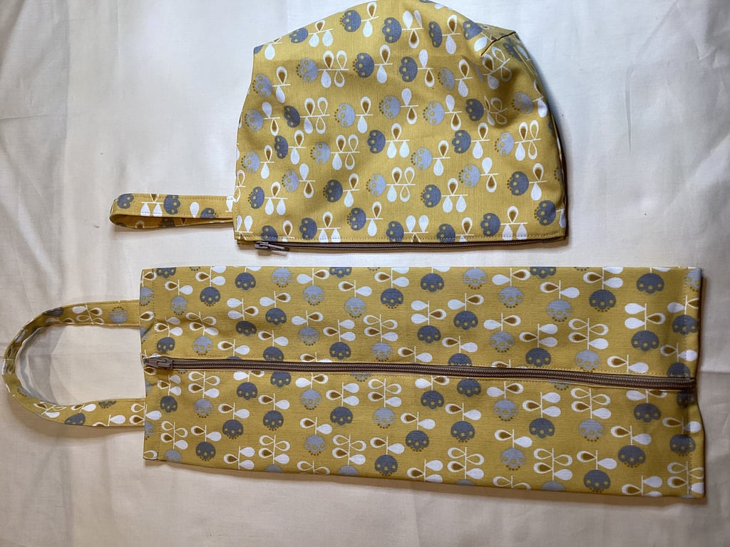 Travel storage set, shoe bag and toiletry bag