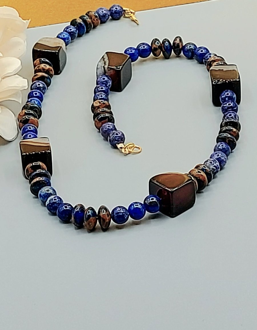 LAPIS LAZULI AND AGATE BEADED NECKLACE, BANDED AGATE GEMSTONE NECKLACE