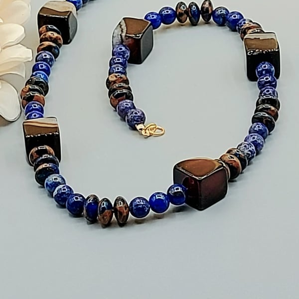 LAPIS LAZULI AND AGATE BEADED NECKLACE, BANDED AGATE GEMSTONE NECKLACE