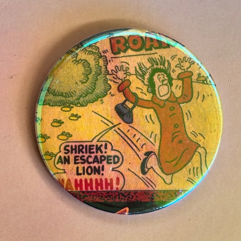 Holographic vintage book pin badge - Dennis the menace escaped lion