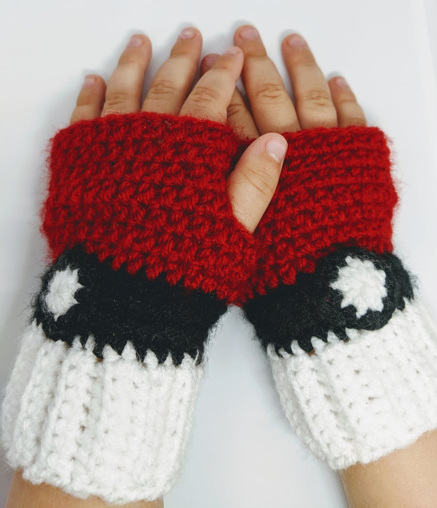 Children's pokemon pokeball gloves 