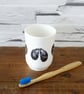 Toothbrush holder, mussel design, white ceramic, make-up brush, pencil pot - Image 1