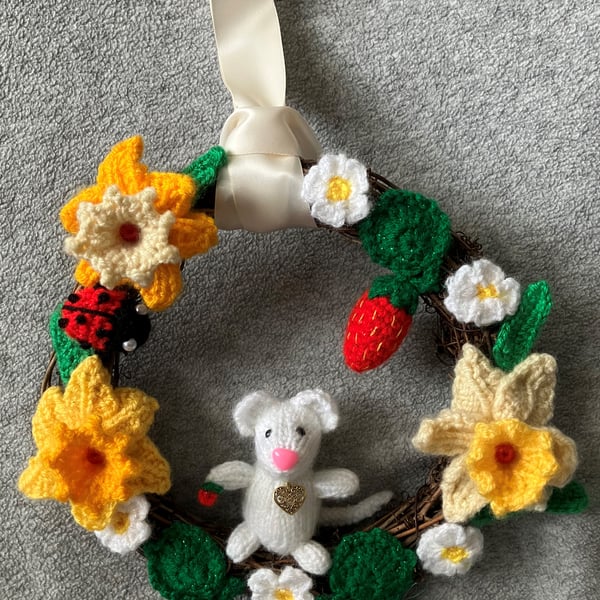 Wreath White Mouse in Spring and Summer design