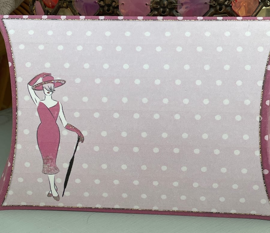 Chic lady mini pillow gift box
