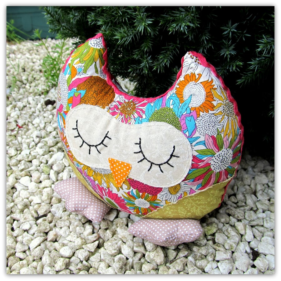 Snoozy owl doorstop,  Hibiscus.
