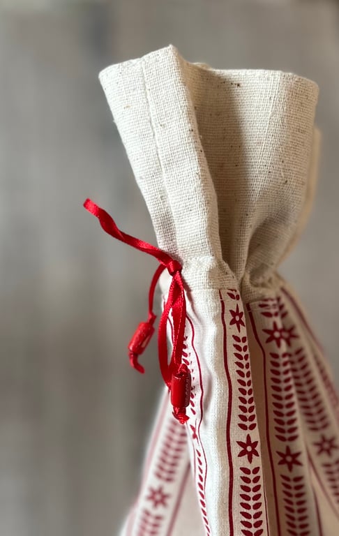 Scandi Style Red and White Drawstring Bottle Bag