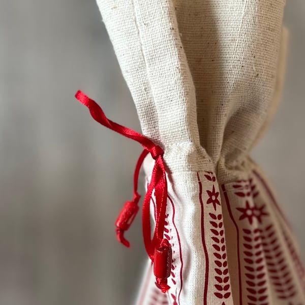 Scandi Style Red and White Drawstring Bottle Bag