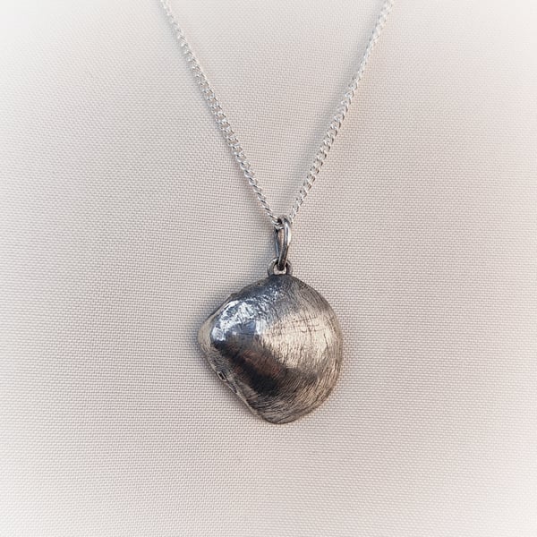 Sterling silver seashell pendant