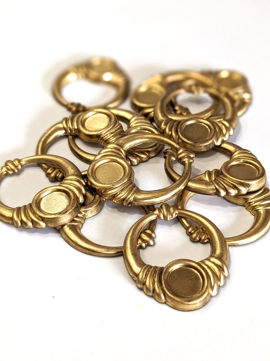 12x Vintage Brass Stampings with room for a stone, 34mm x 34mm RB788