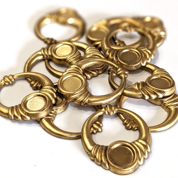12x Vintage Brass Stampings with room for a stone, 34mm x 34mm RB788