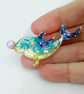 Resin Shell Dolphin Brooch with Faux Pearl – Ocean-Inspired Design - Image 3