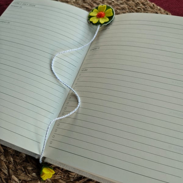  Yellow Felt Daisy Bookmark, Handmade Floral Page Marker, Cute Gift for Readers