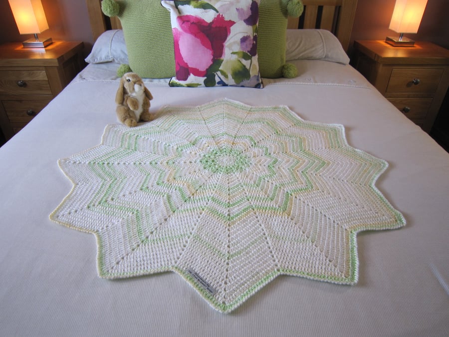 White baby blanket, lemon, green, star shape, hand crochet, unisex