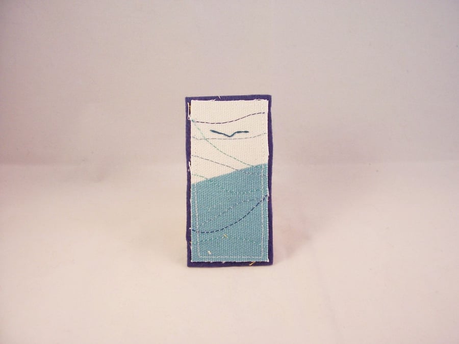 Seaside theme embroidered fabric brooch - Gigha