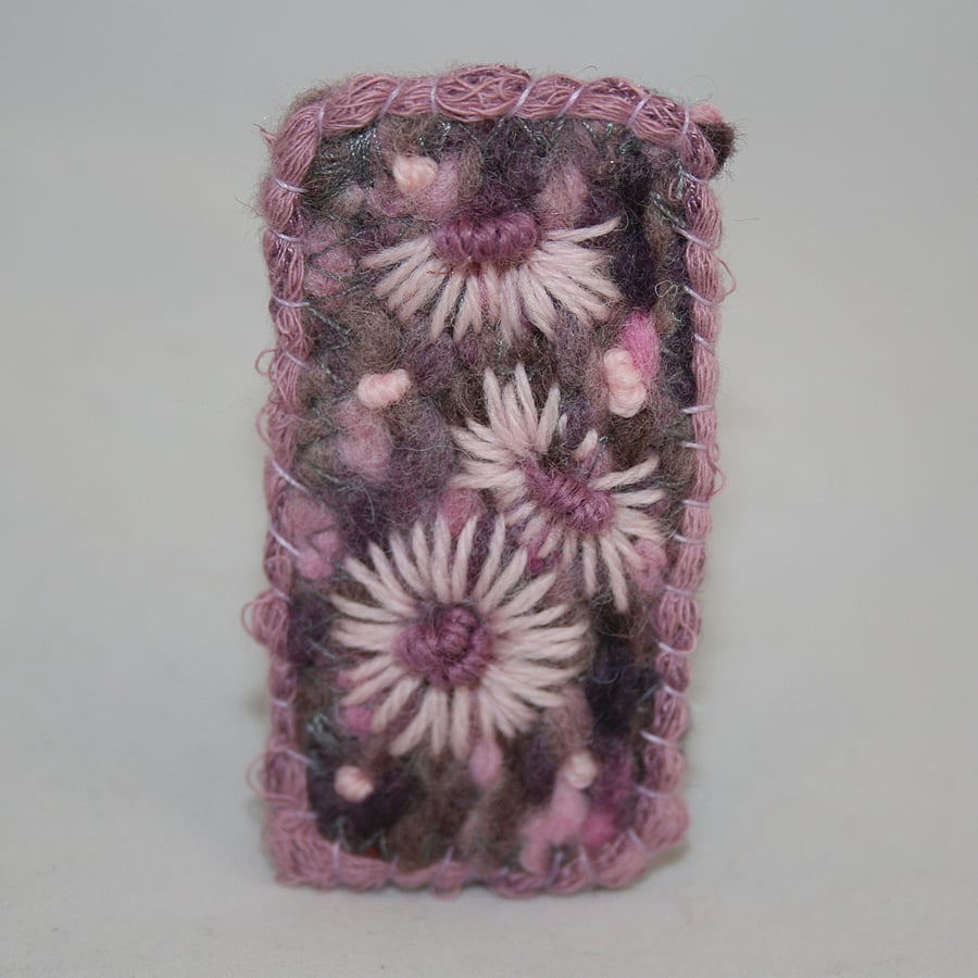 Embroidered Brooch -Lilac Daisies 