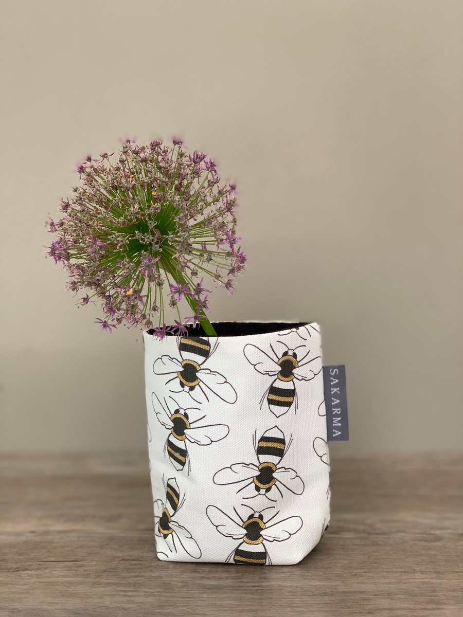 Tin Can Cosy - Bees