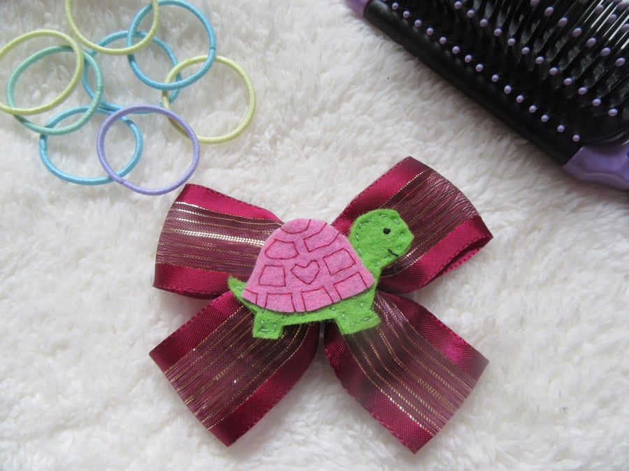 Tortoise bow hair clip