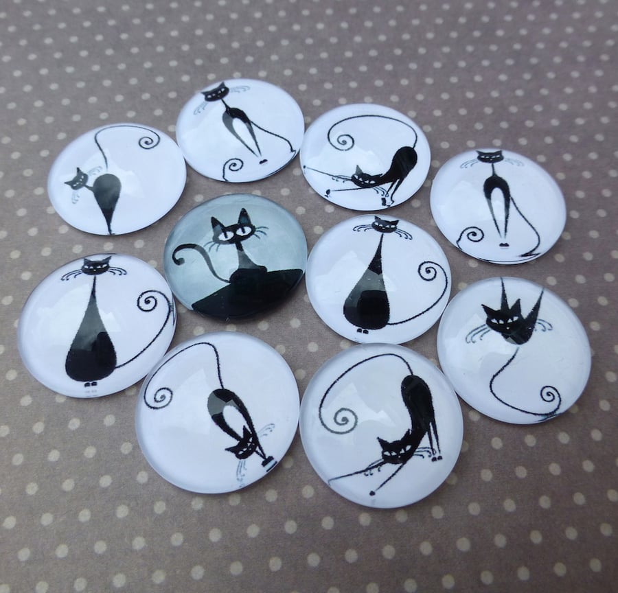 pack of 10 - 18mm Glass Cabochon with Cat Mix