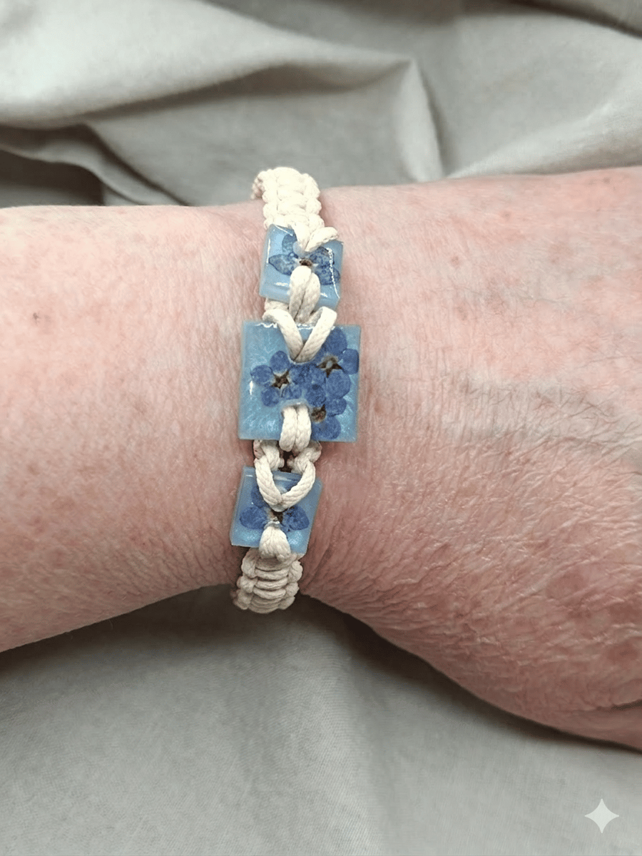 Macramé Forget Me Not Bracelet 