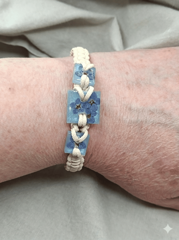 Macramé Forget Me Not Bracelet 