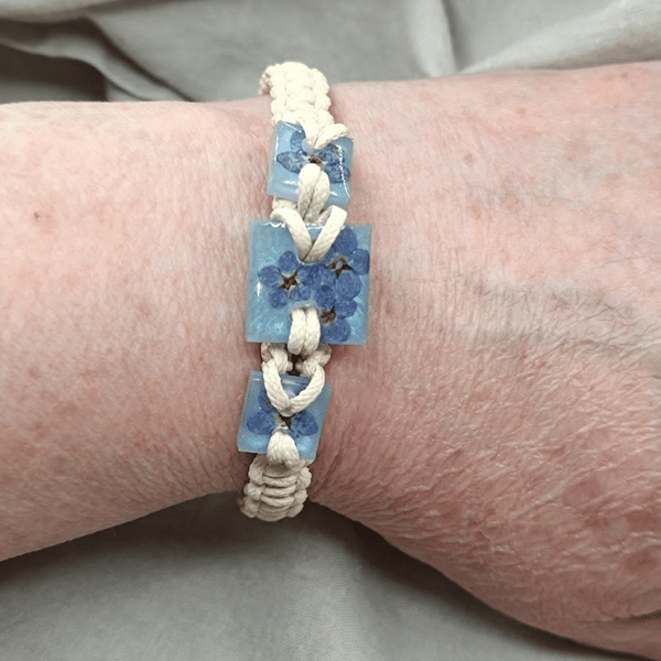 Macramé Forget Me Not Bracelet 