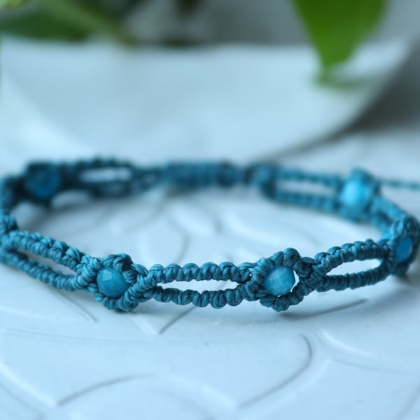 Women's macrame bracelet with apatite in blue