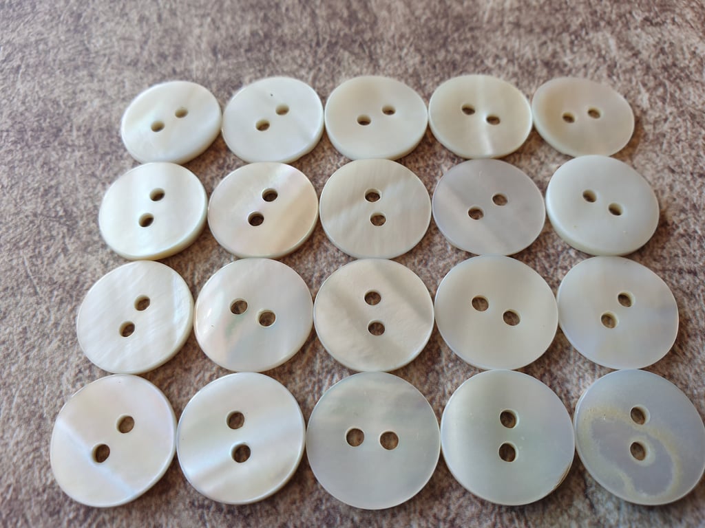 9 16" 15mm Rainbow White Pearl Buttons