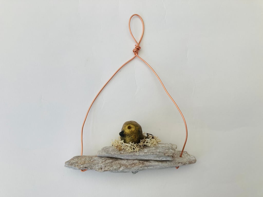 Wire art, bird on a driftwood wire, wire sculpture, home decor, wall hanging