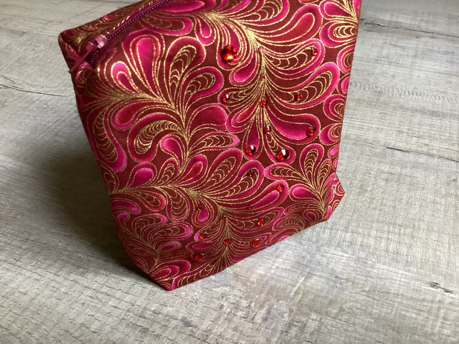 Boxy make up bag, zipper pink pouch