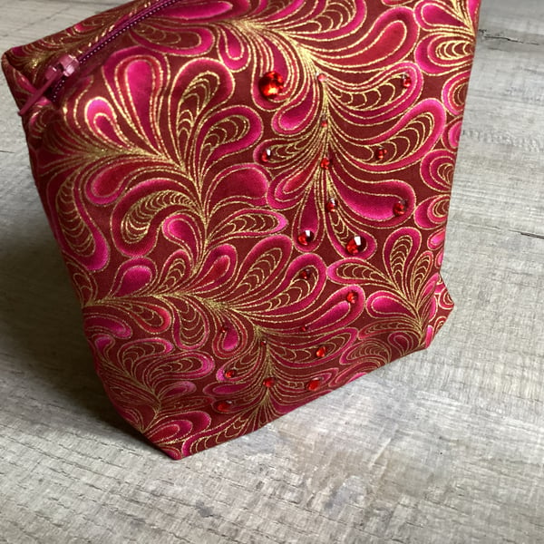 Boxy make up bag, zipper pink pouch